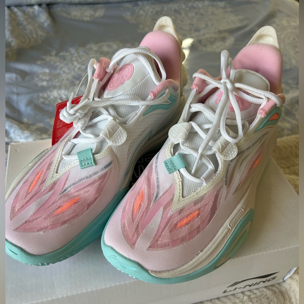 Li-Ning Wade All City 11 V2 ‘Family Love’